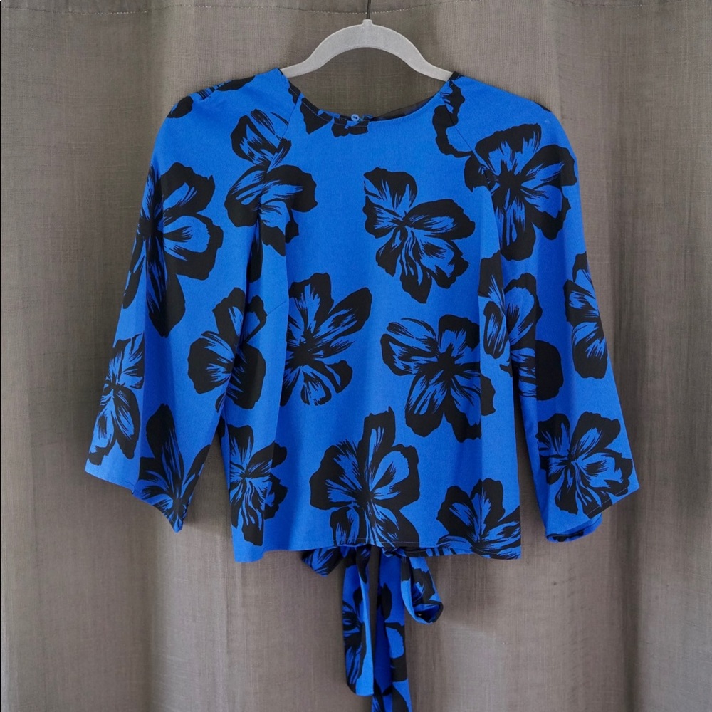 Code x Mode Blue floral Top